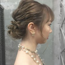 髪が短くてもできる☆ロングヘアの方がアップにアレンジしたようなスタイル💘